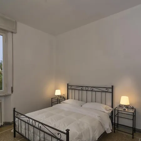 Near It 2 Bed & Breakfast *